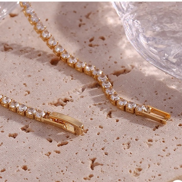 Elegant Gold Tennis choker - Picture 2 of 6